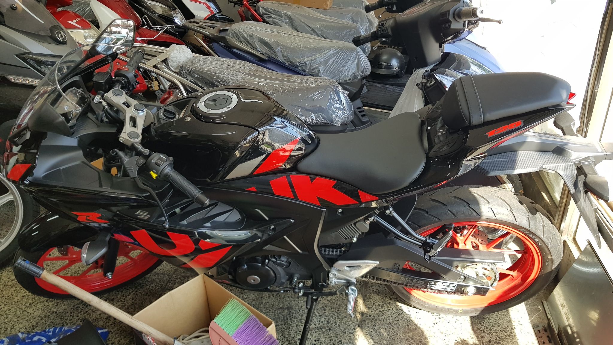 SUZUKI GSX R125